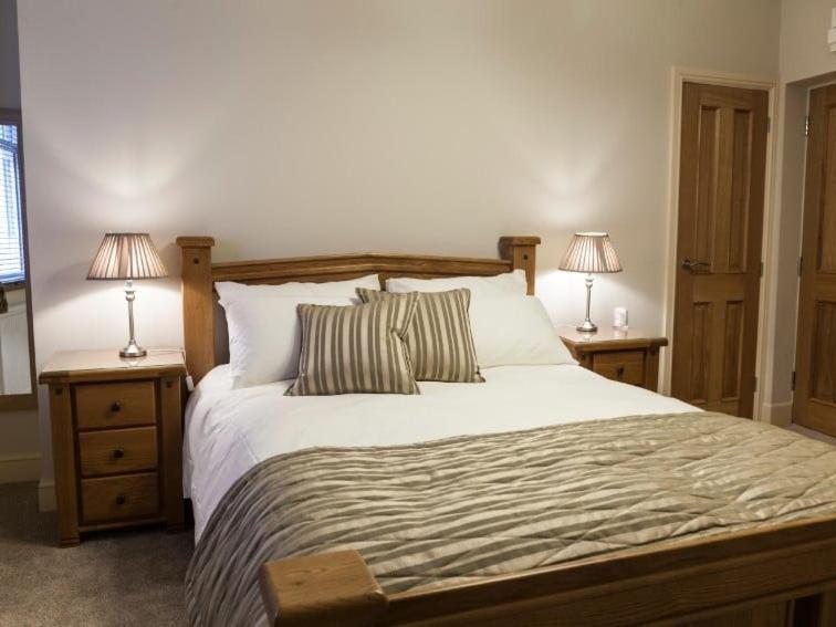 Parkers House 5* Newtown (Powys)